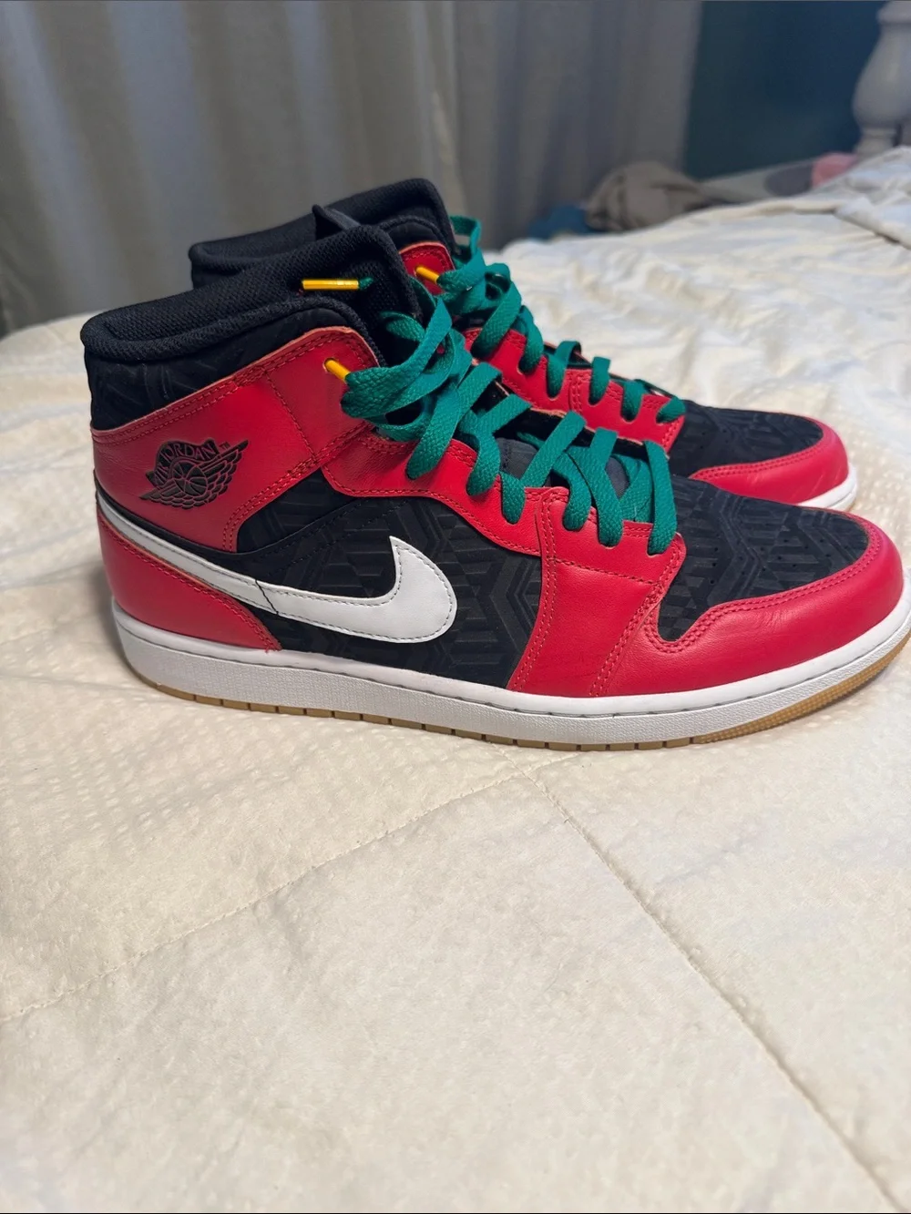 Air Jordan 1 Mid SE mens High-Top Sneakers in Red, Black